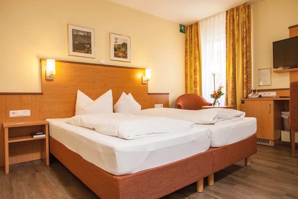 Vitalhotel Am Stadtpark Superior Бад Харцбург Екстериор снимка