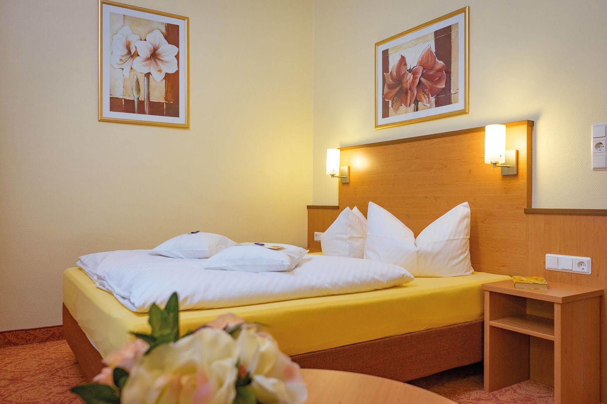 Vitalhotel Am Stadtpark Superior Бад Харцбург Екстериор снимка