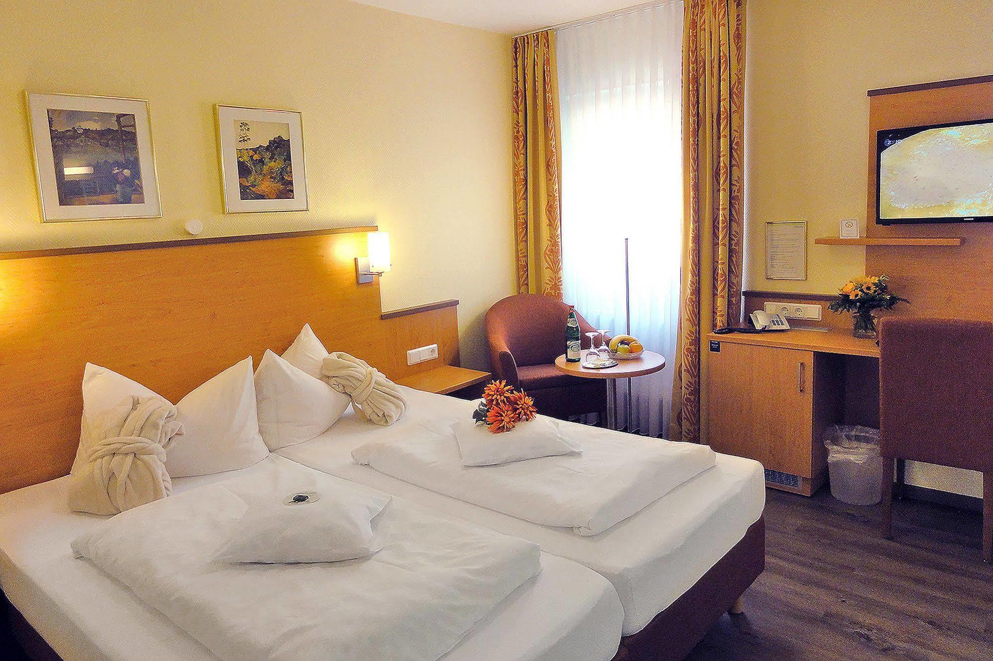 Vitalhotel Am Stadtpark Superior Бад Харцбург Екстериор снимка
