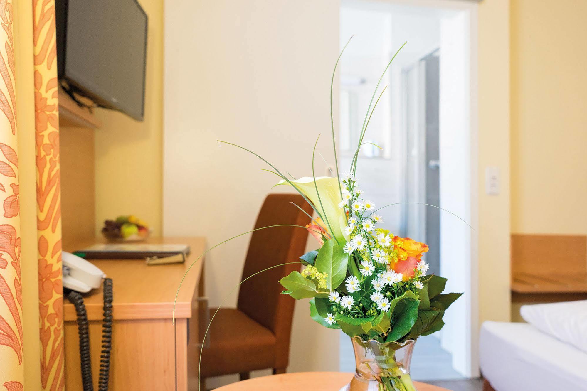 Vitalhotel Am Stadtpark Superior Бад Харцбург Екстериор снимка