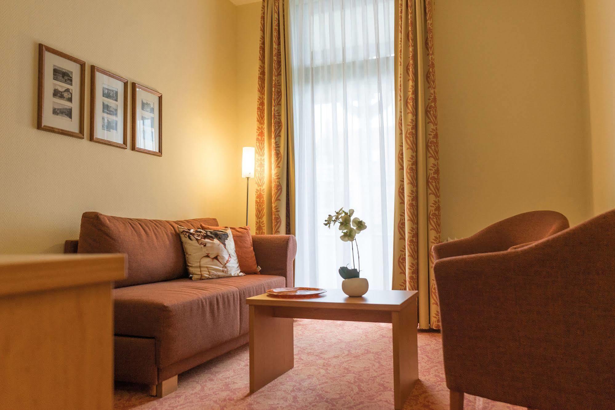 Vitalhotel Am Stadtpark Superior Бад Харцбург Екстериор снимка