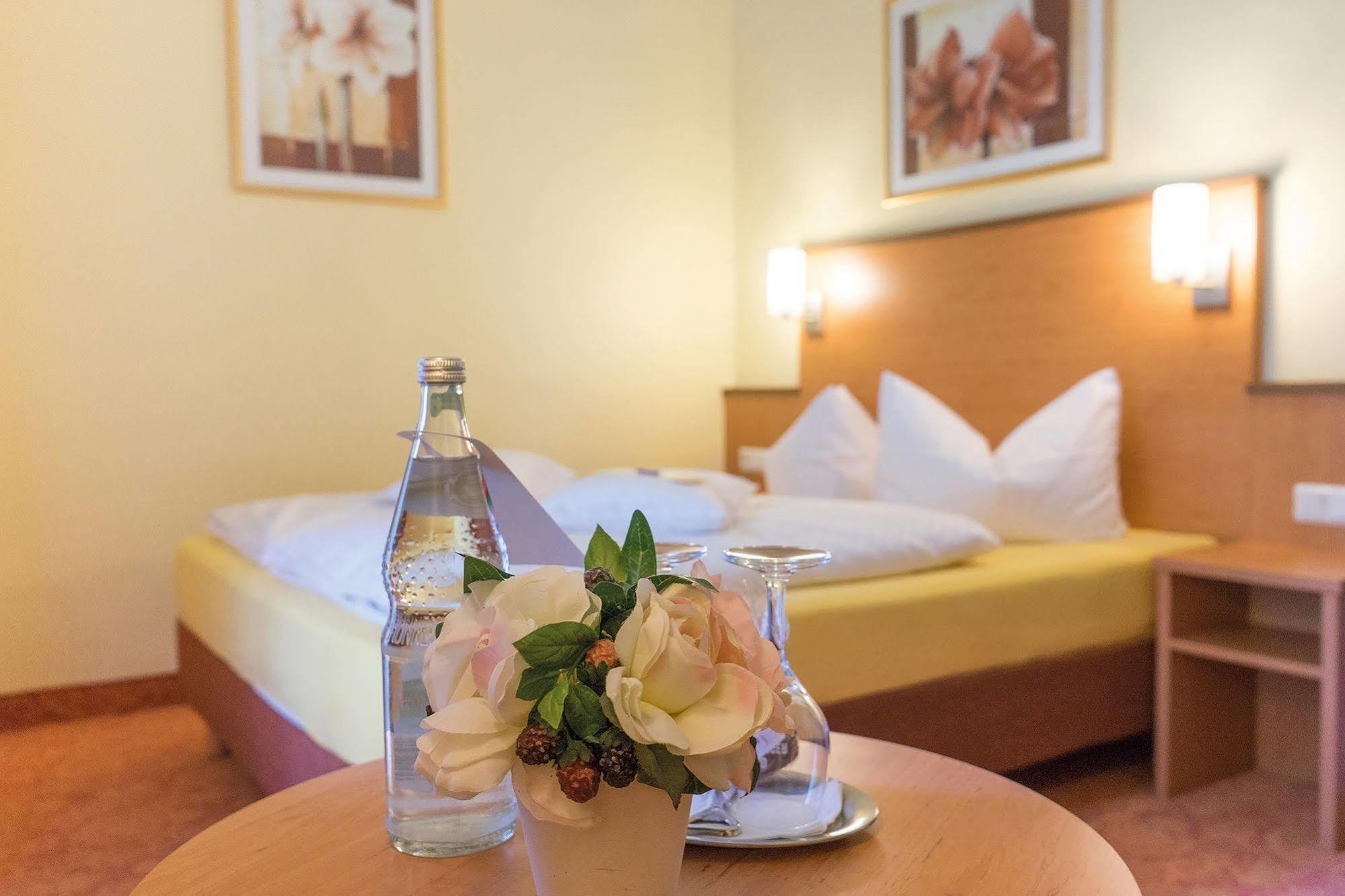 Vitalhotel Am Stadtpark Superior Бад Харцбург Екстериор снимка